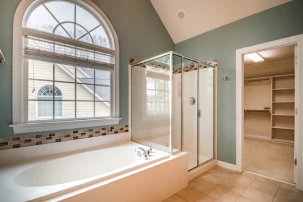 bathroom-remodel-Chandler AZ-white-bathtub-3-1